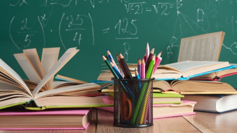 5 Karakteristik Buku Ajar