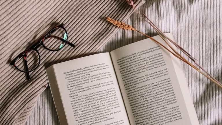 5 Karakteristik Buku Referensi